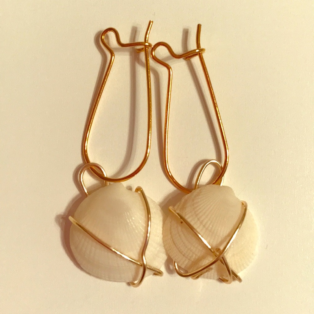 Shell 🐚 earrings. - Picture 2 of 2